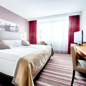Leonardo Otel